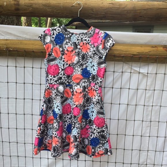 Total Girl•XL 16•above knee•dress•Cambodia - Picture 8 of 8